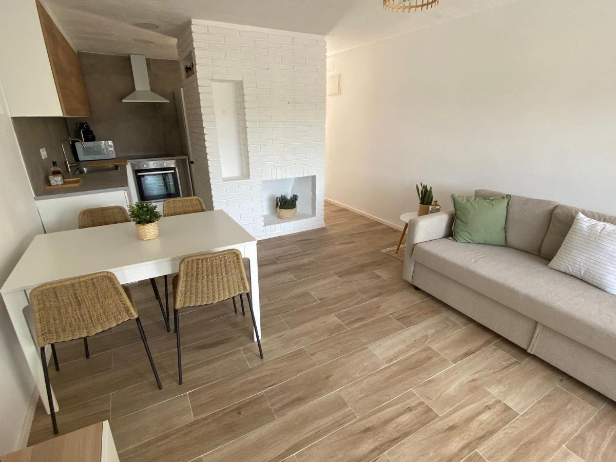 Ingrid Apartment Салоу Екстер'єр фото